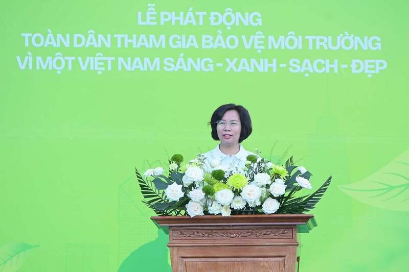 Bà Bùi Huyền Mai, Phó Chủ tịch thường trực Ủy ban Mặt trận Tổ quốc TP. Hà Nội phát biểu tại lễ phát động. Ảnh: Tùng Đinh.