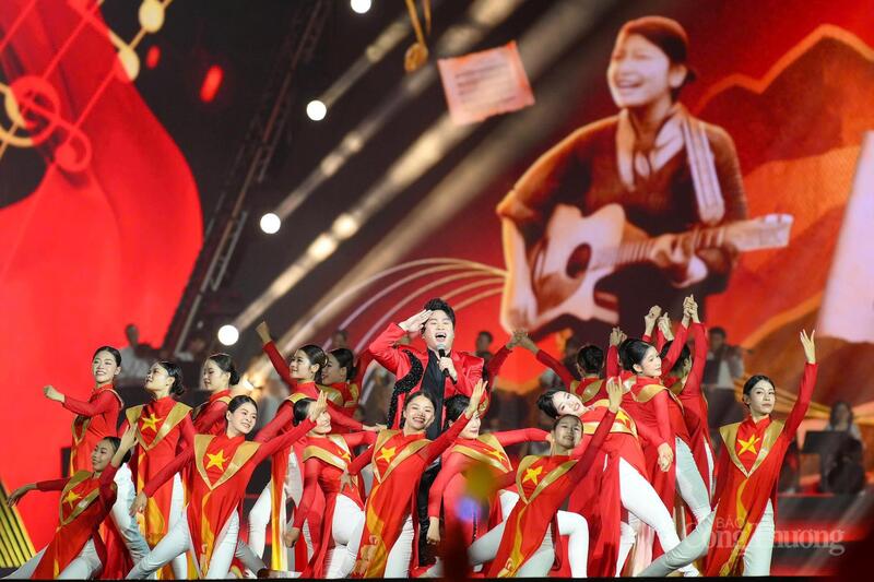 "Concert Tổ quốc trong tim" gây ấn tượng mạnh trong lòng công chúng nhân dịp kỷ niệm 80 năm Quốc khánh. Ảnh: Nam Nguyễn