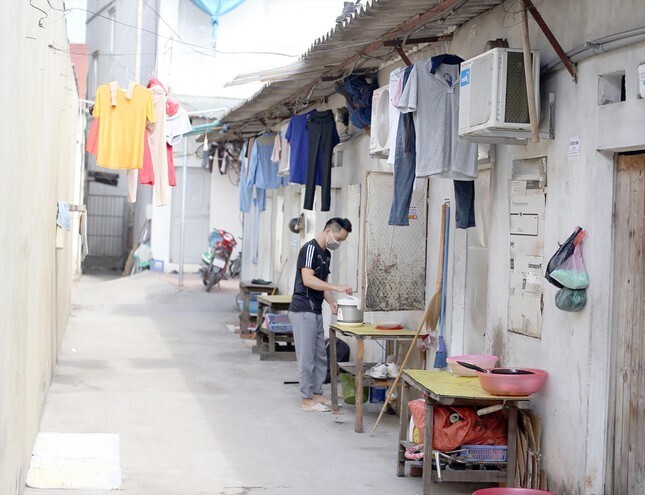 Nhiều công nhân chật vật khi giá thuê nhà tăng. Ảnh minh họa