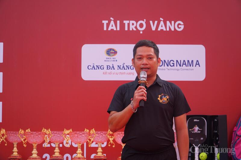 Đại diện Tổ trọng tài tuyên thệ trước khi chính thức điều hành các trận đấu