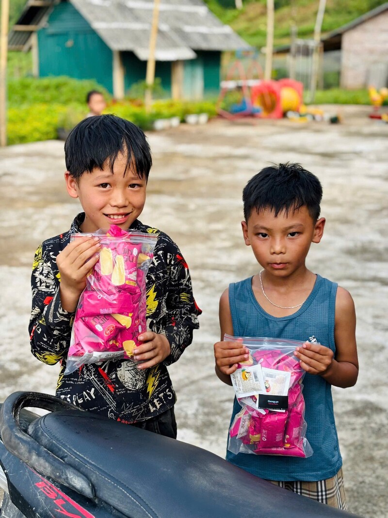 Sức mạnh từ nụ cười trẻ thơ