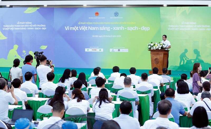 Toàn cảnh Lễ phát động sáng 23/8. Ảnh: Khương Trung.