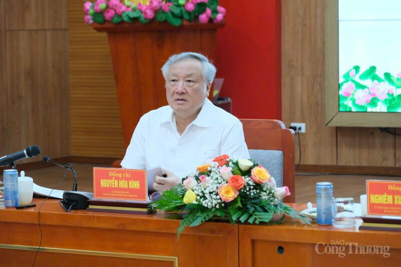 Phó Thủ tướng Thường trực Chính phủ Nguyễn Hòa Bình