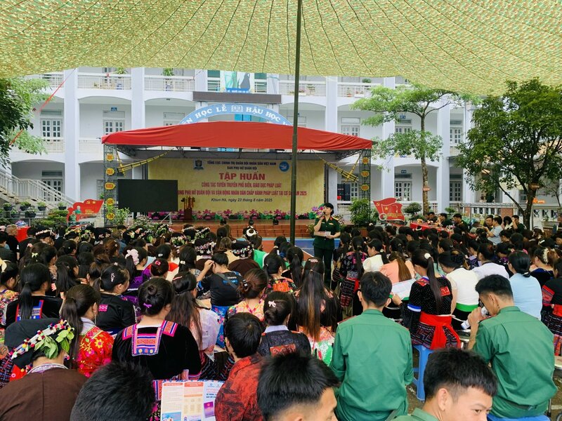 Quang cảnh tập huấn công tác phổ biến, giáo dục pháp luật trong phụ nữ Quân đội và tuyên truyền, vận động nhân dân chấp hành pháp luật tại cơ sở năm 2025. Ảnh: Duy Thành