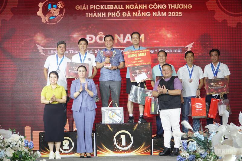 Giải nhất nội dung đôi nam lãnh đạo thành phố, sở, ban, ngành và khách mời địa phương thuộc về cặp đôi: Trần Phước Sơn (Phó Chủ tịch HĐND TP. Đà Nẵng, Chủ tịch Liên đoàn Pickleball TP. Đà Nẵng) và Nguyễn Văn Hưng (Liên đoàn Pickleball TP. Đà Nẵng)