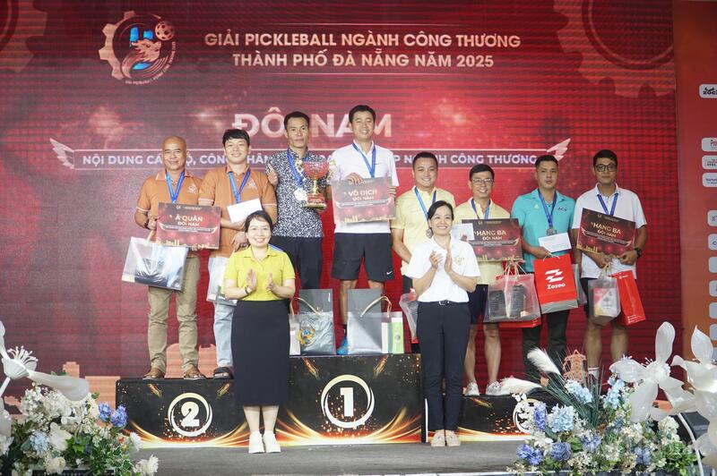 Giải nhất nội dung đôi nam cán bộ, công nhân viên người lao động doanh nghiệp ngành Công Thương: Phạm Mạnh Tuệ và Huỳnh Minh Trí (Tổng công ty Điện lực miền Trung)