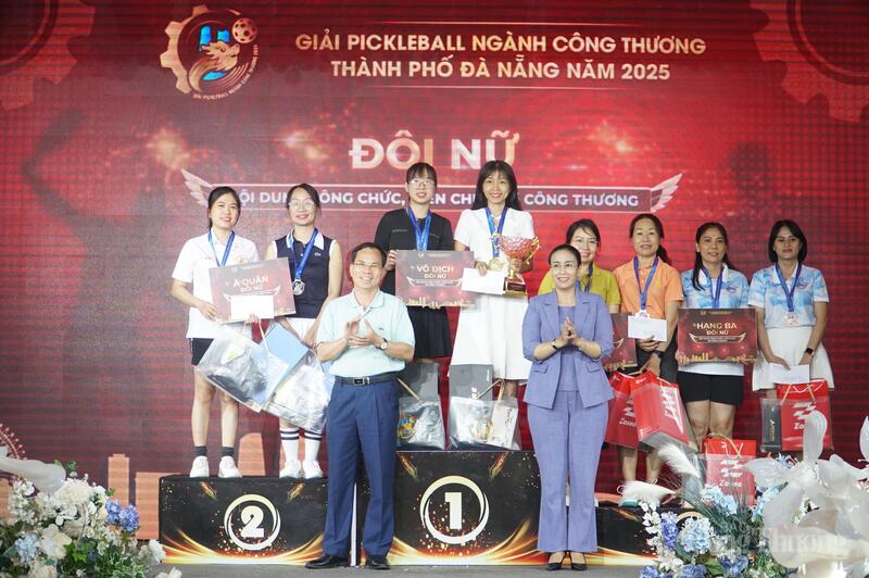 Ở nội dung đôi nữ cho cán bộ, công chức, viên chức, người lao động thuộc Sở Công Thương Đà Nẵng, giải nhất thuộc về cặp đôi Nguyễn Thị Hồng, Nguyễn Thị Mỹ Linh (Chi cục Quản lý thị trường Đà Nẵng)