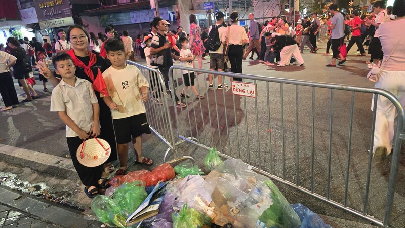 Qua việc làm của mình, chị Oanh mong lan tỏa thông điệp về nếp sống văn minh nơi công cộng