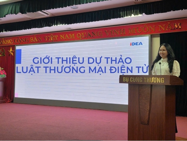 Cục trưởng Cục Thương mại điện tử và Kinh tế số phát biểu tại hội nghị