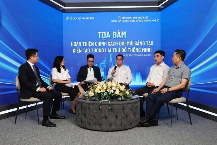 Tọa đàm "Hoàn thiện chính sách đổi mới sáng tạo - Kiến tạo tương lai Thủ đô thông minh". Ảnh: Linh Phạm