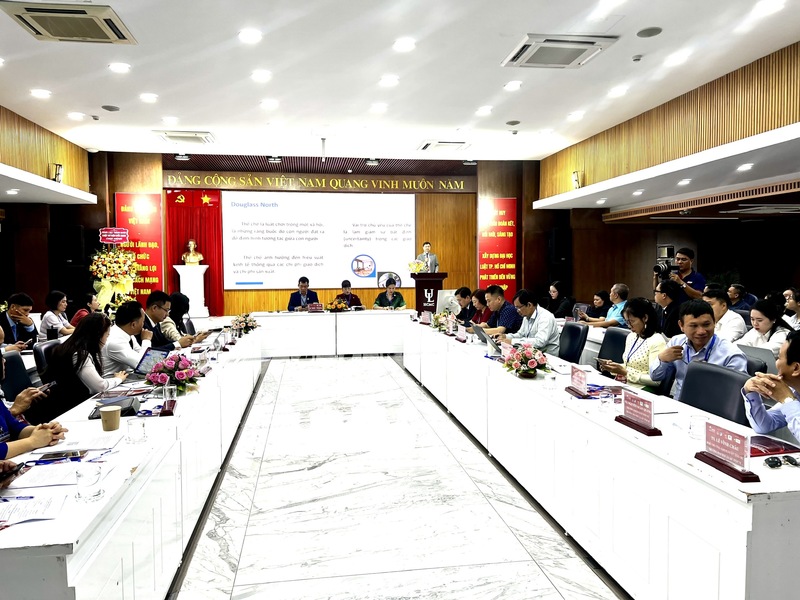 Hội thảo khoa học chủ đề: Thể chế kiến tạo – Khơi thông dòng chảy phát triển, quy tụ nhiều chuyên gia, nhà nghiên cứu và cộng đồng doanh nghiệp. Ảnh: Phương Hoa