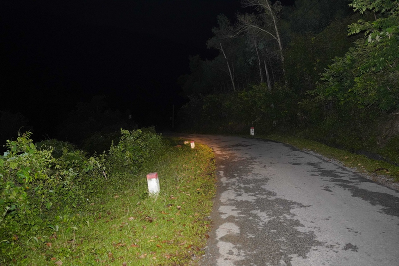 Cung đường 4,5km từ Quan Sơn đến Hữu Kiên (Lạng Sơn) vốn hiểm trở với nhiều khúc cua, nay đã được thắp sáng nhờ sự chung tay của sinh viên Trường Đại học Văn hóa Hà Nội và Quỹ Vì tương lai xanh.