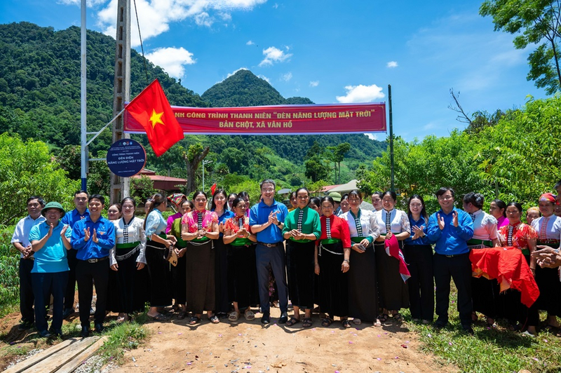 Chiến dịch Mùa hè xanh 2025, với sự đồng hành của Quỹ Vì tương lai xanh, đã không chỉ mang đến ánh sáng cho từng con đường, mà còn thắp lên niềm tin về một tương lai xanh, nơi sự phát triển bền vững gắn liền với trái tim và bàn tay của người trẻ.