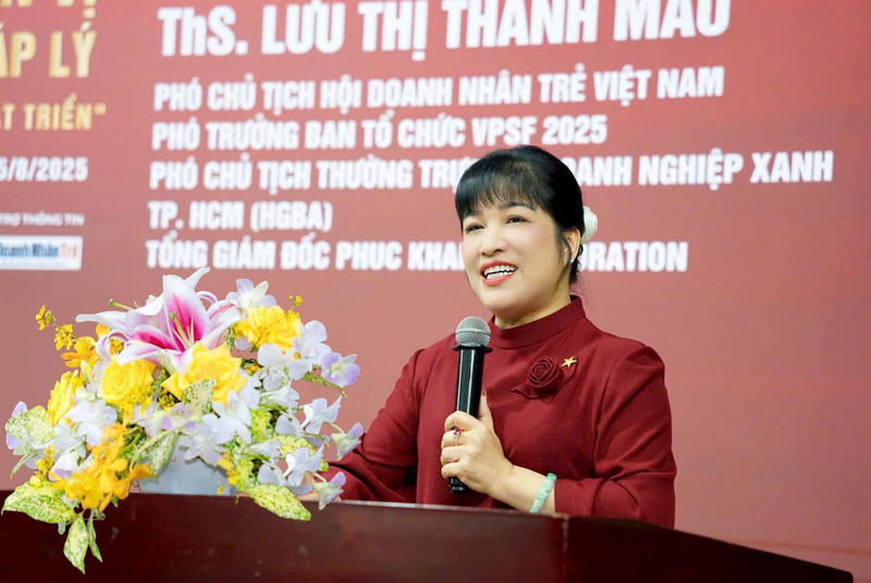 Bà Lưu Thị Thanh Mẫu, Phó Chủ tịch Hội Doanh nhân trẻ Việt Nam, Phó Chủ tịch Hiệp hội Doanh nghiệp xanh TP. Hồ Chí Minh phát biểu tại hội thảo.