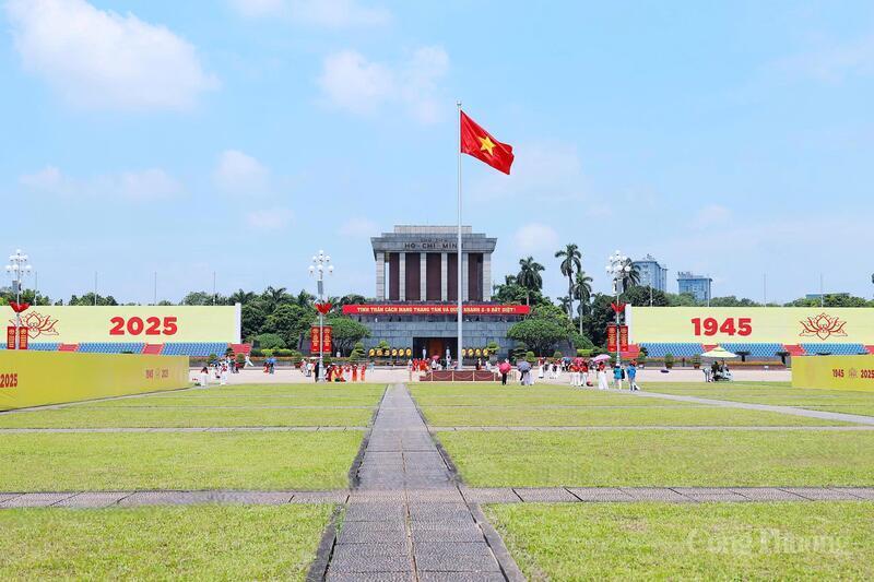 Quảng trường Ba Đình - điểm đến được nhiều du khách lựa chọn
