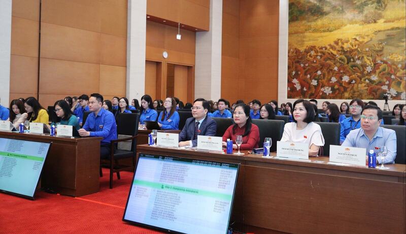 Các đại biểu tham dự chương trình. Ảnh: VPQH