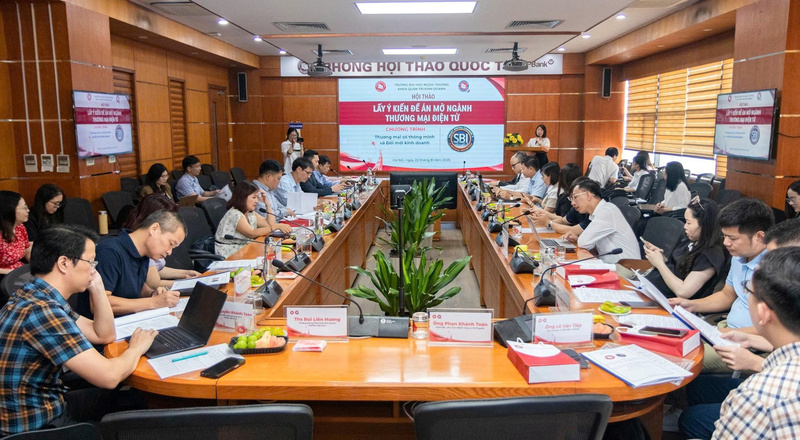 Hội thảo “Lấy ý kiến đề án mở ngành thương mại điện tử - Chương trình thương mại số thông minh & đổi mới kinh doanh”. Ảnh: Cục Thương mại điện tử và Kinh tế số