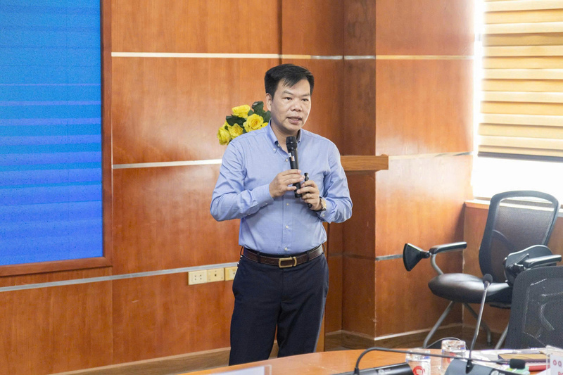Ông Nguyễn Hữu Tuấn, Giám đốc Trung tâm Phát triển Thương mại điện tử và Công nghệ số (eComDX), Cục Thương mại điện tử và Kinh tế số (Bộ Công Thương) chia sẻ tại hội thảo. Ảnh: Cục Thương mại điện tử và Kinh tế số