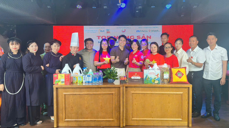 Phiên Livestream có sự tham gia của hơn 10 Hợp tác xã tiêu biểu trên địa bàn tỉnh Thái Nguyên, giới thiệu hơn 30 sản phẩm nông sản OCOP đặc trưng. Ảnh: Ban Tổ chức