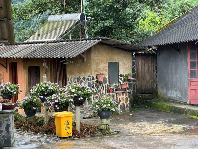 Người dân bản Sì Thâu Chải cùng vào cuộc, làm đẹp từng không gian nhỏ trong khuôn viên vườn nhà, tạo ấn tượng cho du khách