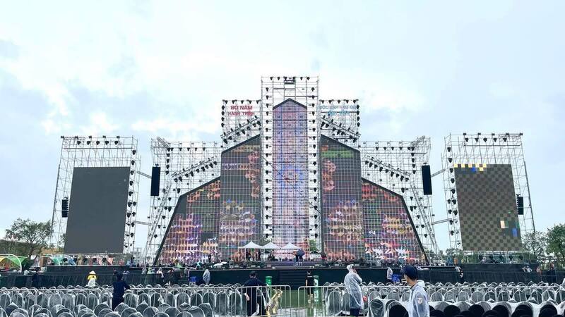 Bất chấp mưa bão, concert “Việt Nam trong tôi” vẫn diễn ra theo đúng kế hoạch
