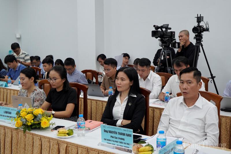 Các đại biểu dự sự kiện.