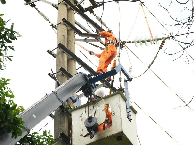 Hiện nay các đơn vị trực thuộc PC Thanh Hóa đang nỗ lực ra quân khắc phục sự cố, sớm cấp điện trở lại cho khách hàng