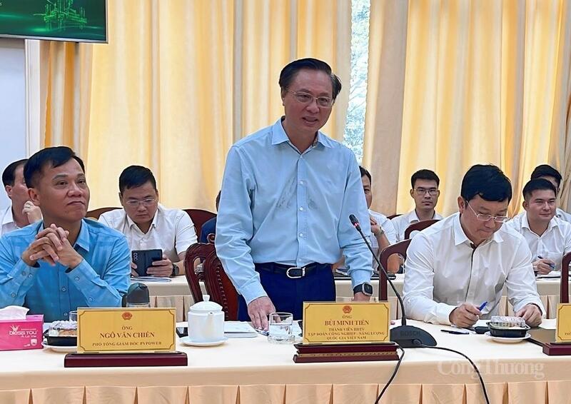 Ông Bùi Minh Tiến, Hội đồng thành viên tập đoàn Công nghiệp - Năng lượng quốc gia Việt Nam, phát biểu tại buổi làm việc.