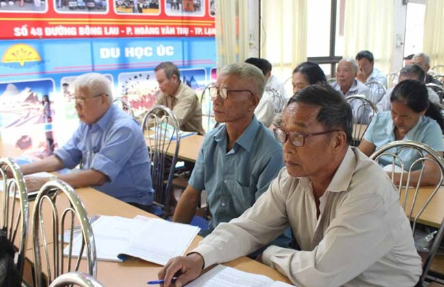 Người có uy tín trên địa bàn tỉnh Lạng Sơn tham gia tập huấn kiến thức về phát triển kinh tế - xã hội, đảm bảo quốc phòng, an ninh do Sở Dân tộc và Tôn giáo tỉnh tổ chức (tháng 10/2024)