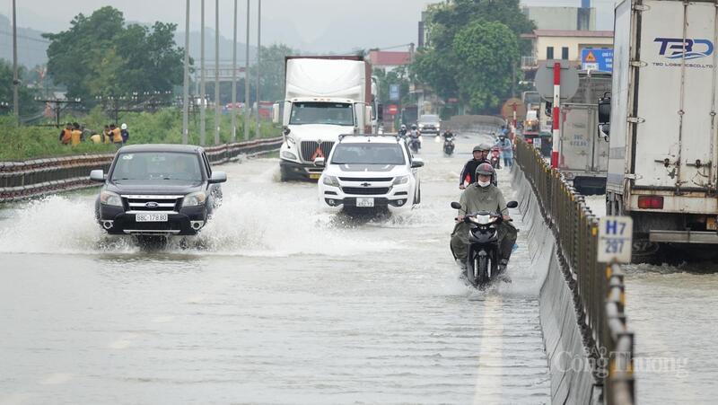 Chiều Nam - Bắc ngập ít hơn, xe máy có thể lưu thông qua