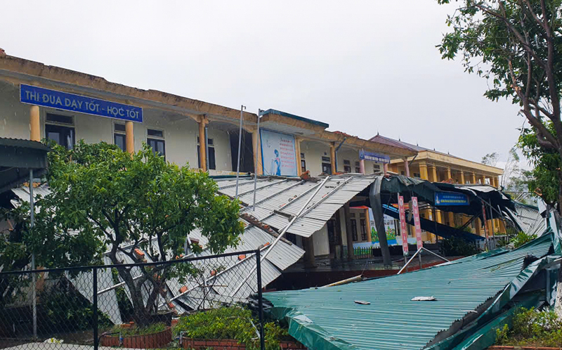 Nhiều ngôi trường ở Hà Tĩnh chịu hậu quả nặng nề sau bão số 5