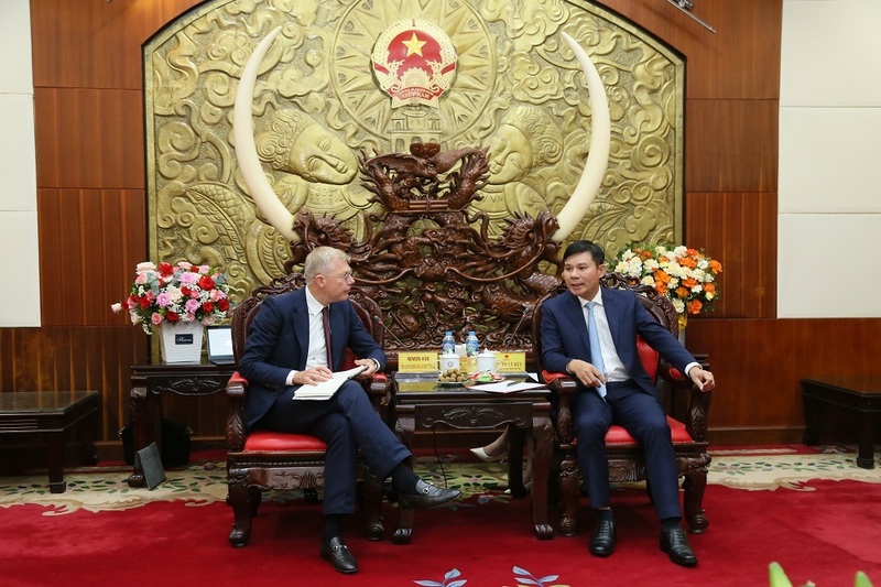 Phó Chủ tịch UBND tỉnh Hưng Yên Nguyễn Lê Huy tiếp và làm việc với đại diện Công ty CTP Hà Lan. Ảnh: Cổng TTĐT tỉnh Hưng Yên