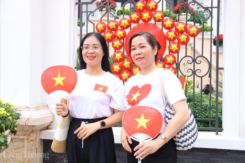 Báo Công Thương trao quà ý nghĩa, lan tỏa niềm tự hào dân tộc - 6