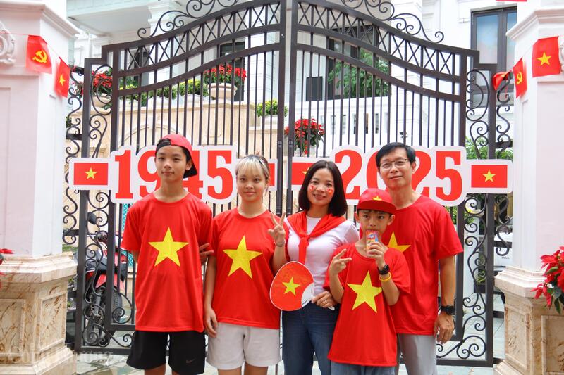 Báo Công Thương trao quà ý nghĩa, lan tỏa niềm tự hào dân tộc - 5