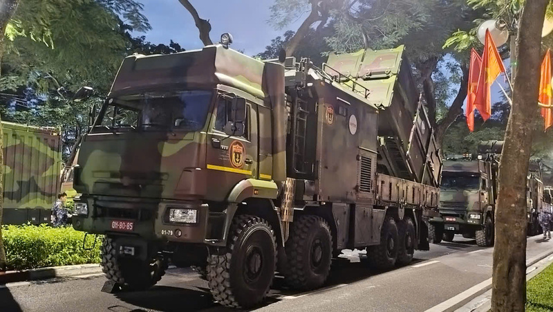 Nổi bật là dàn khí tài do Việt Nam nghiên cứu, thiết kế, sản xuất và phát triển mang tên Tổ hợp tên lửa Trường Sơn.