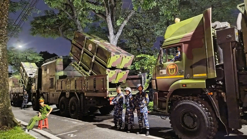 Hệ thống radar của tổ hợp có tầm quét xa, cho phép theo dõi, chỉ thị mục tiêu và đáp ứng khả năng tiêu diệt tàu nổi, mục tiêu trên biển của đối phương. Đây là tổ hợp tên lửa bờ cơ động, có thể khai hỏa các loại đạn tên lửa hành trình đối hạm, với hỏa lực được điều khiển tập trung, tự động tính toán phần tử bắn và xác định quỹ đạo bay.