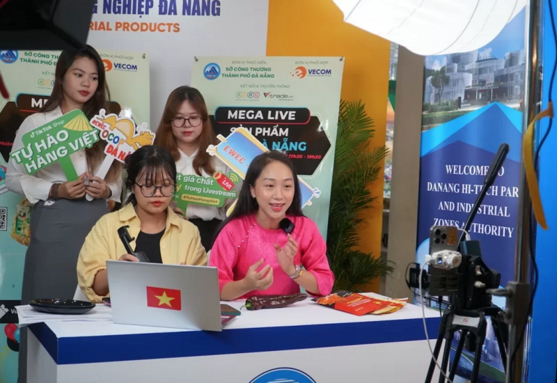 Tham gia thương mại điện tử sẽ mở ra nhiều cơ hội cho phụ nữ phát triển kinh tế, tăng thu nhập - Ảnh minh họa
