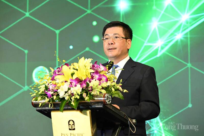Bộ trưởng Bộ Công Thương Nguyễn Hồng Diên phát biểu tại hội thảo. Ảnh: Cấn Dũng