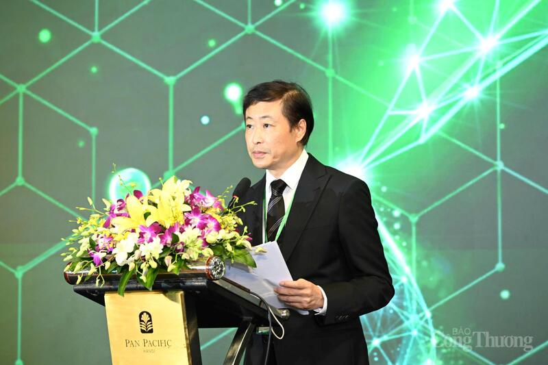 Ông Clarence Woo, Giám đốc Trung tâm nhiên liệu xanh toàn cầu phát biểu tại hội thảo.