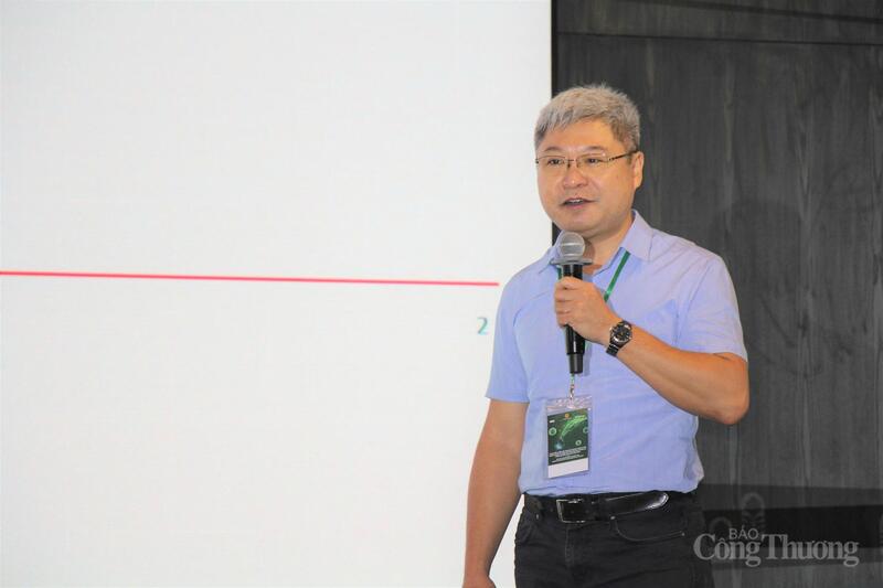 PGS.TS Phạm Hữu Tuyến, Giám đốc Trung tâm nghiên cứu các Nguồn động lực và Phương tiện tự hành Đại học Bách Khoa Hà Nội phát biểu tại hội thảo.