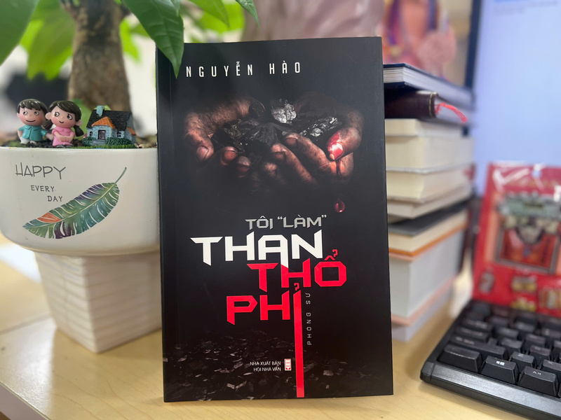 Cuốn sách “Tôi làm than thổ phỉ” của nhà báo Nguyễn Hào, Phó Tổng Biên tập Báo Đại biểu Nhân dân - tập phóng sự điều tra phản ánh các góc khuất xã hội.