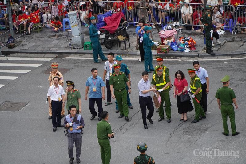 Lãnh đạo các bộ, ngành, địa phương động viên các cán bộ làm công tác an ninh tại khu vực