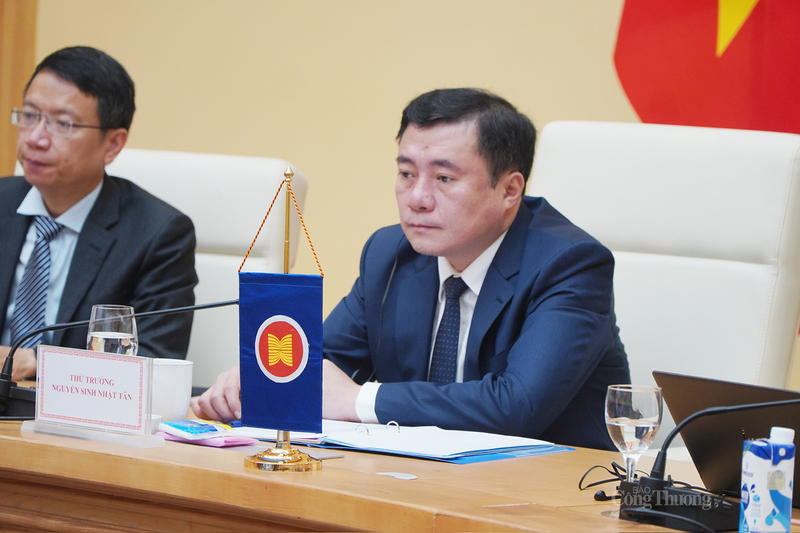 Đoàn Việt Nam tham dự hội nghị do Thứ trưởng Nguyễn Sinh Nhật Tân làm trưởng đoàn. Ảnh: Minh Trang