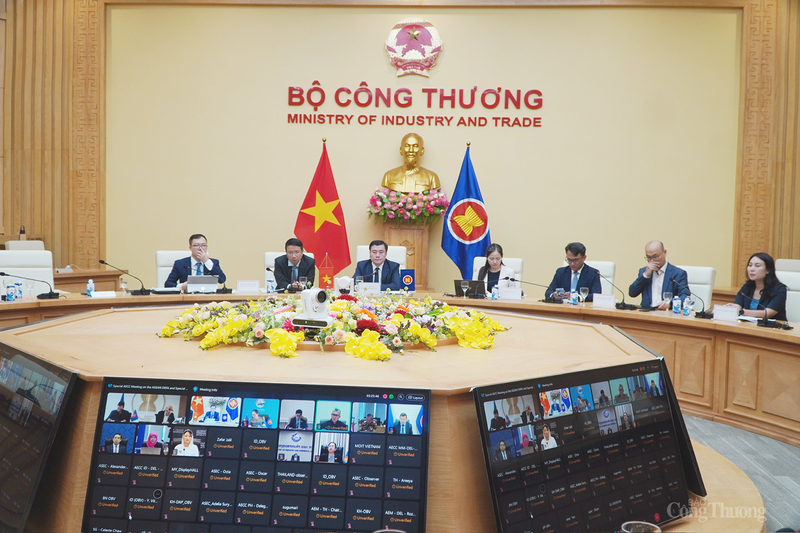 Hội nghị Bộ trưởng Kinh tế ASEAN đặc biệt về đàm phán rà soát, nâng cấp Hiệp định Thương mại Hàng hóa ASEAN - Ấn Độ (AITIGA). Ảnh: Minh Trang