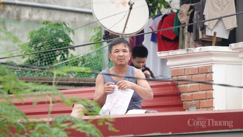 Một giấy tờ bị rách làm nhiều mảnh