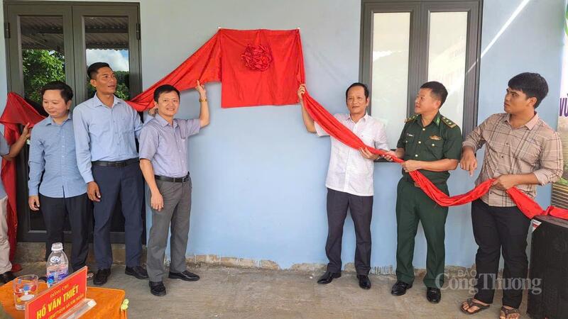 Khánh thành công trình xoá nhà tạm tại xã Kim Ngân