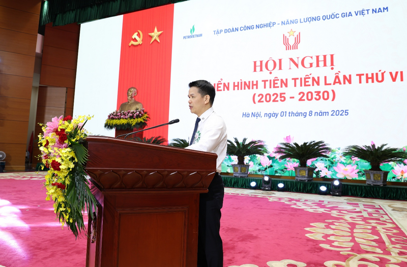 Tổng Giám đốc PV GAS Phạm Văn Phong phát biểu tại Hội nghị điển hình tiên tiến Petrovietnam giai đoạn 2025–2030, PV GAS xác định rõ vai trò tiên phong trong chiến lược phát triển của Petrovietnam, hướng đến mục tiêu chung lọt Top 500 doanh nghiệp lớn nhất toàn cầu (Ảnh PV GAS)