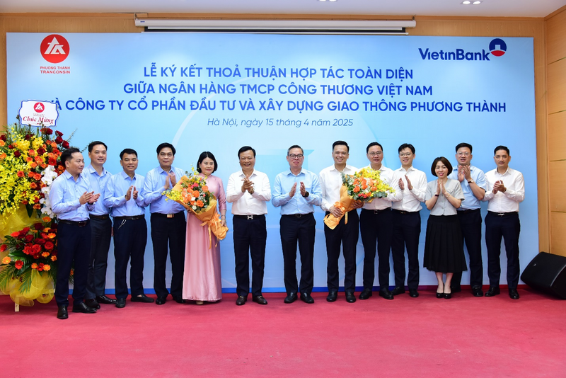 Lễ ký kết thỏa thuận hợp tác toàn diện giữa VietinBank và Phương Thành Tranconsin. (Ảnh VietinBank)