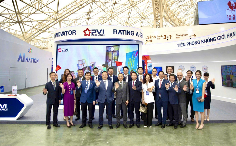 Lãnh đạo Bảo hiểm PVI tại sự kiện Triển lãm thành tựu đất nước 80 năm. (Ảnh: Bảo hiểm PVI)