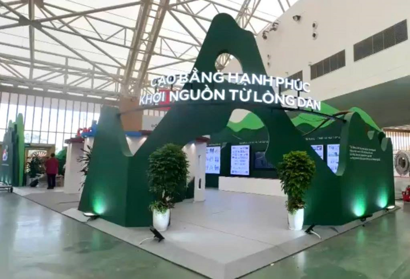 Cổng chào khu trưng bày tỉnh Cao Bằng